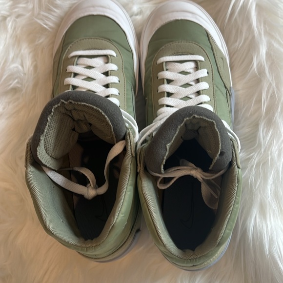 Men’s dusty olive Nike sneakers size10 - Picture 3 of 7